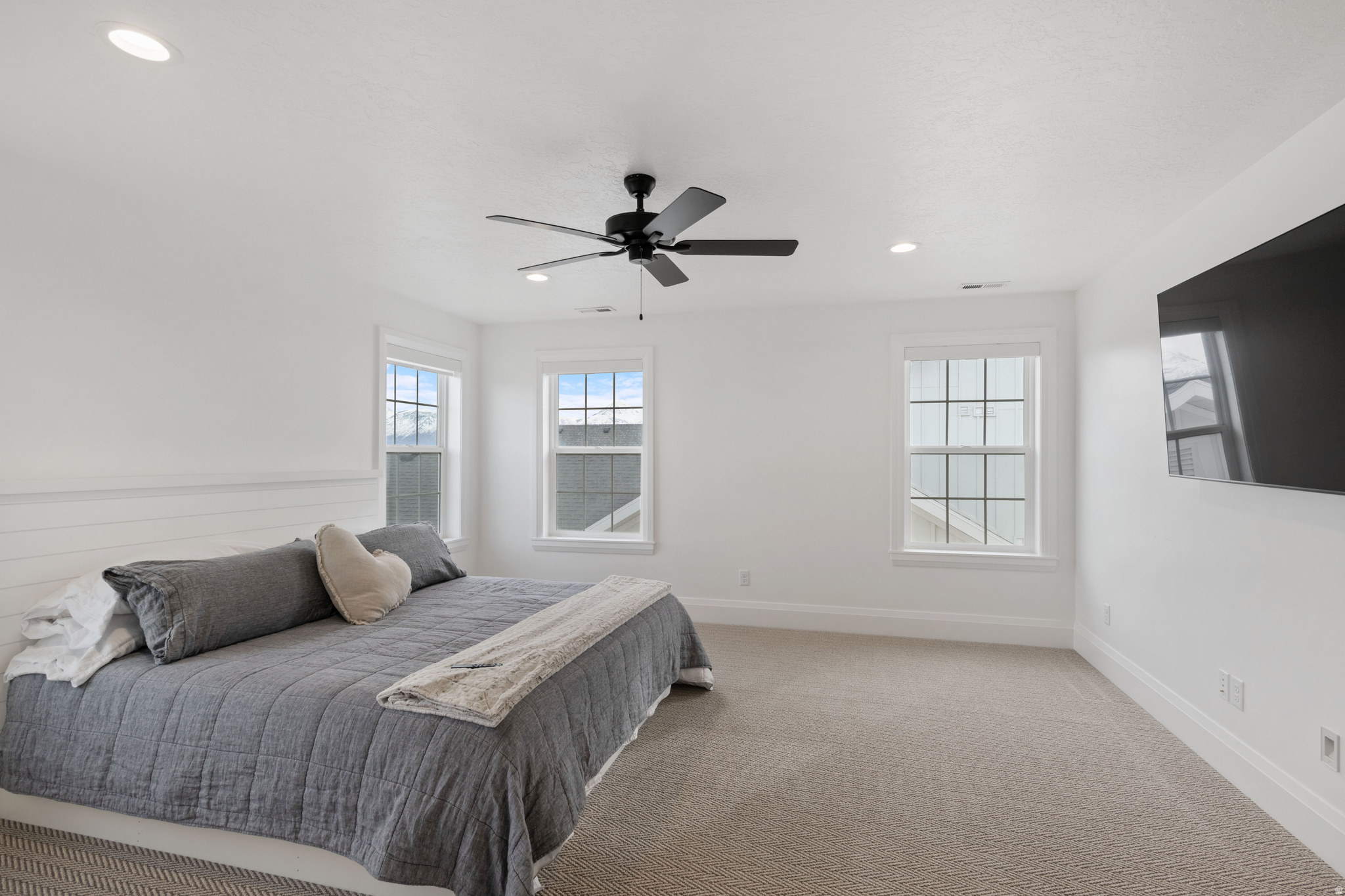 BEACON POINTE - Residential