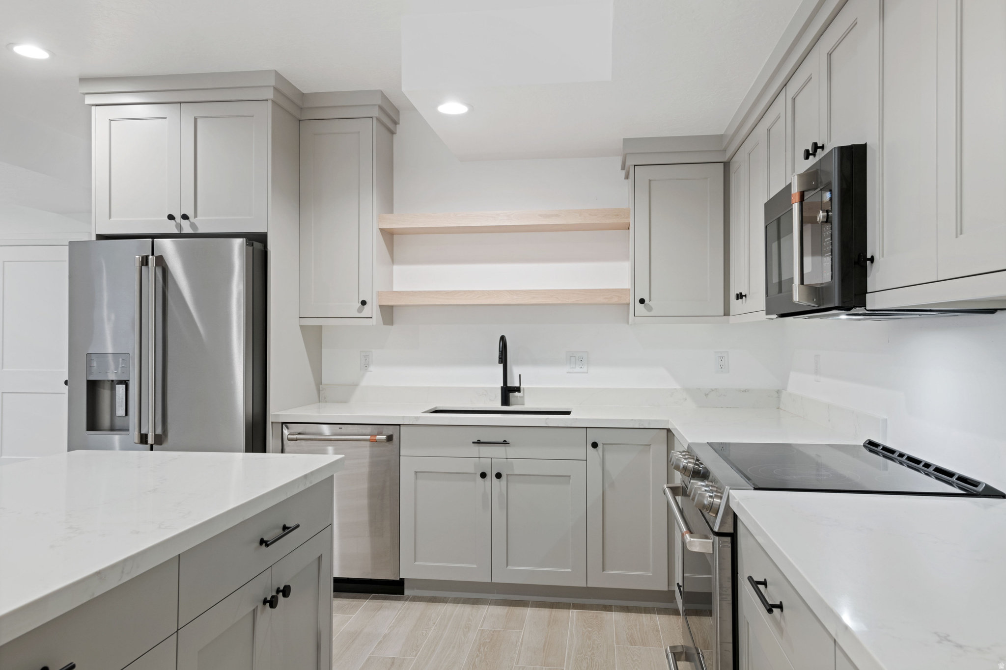 BEACON POINTE - Residential