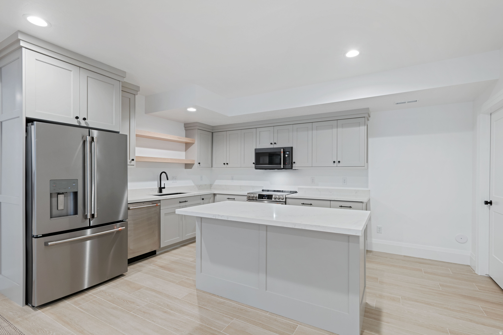 BEACON POINTE - Residential