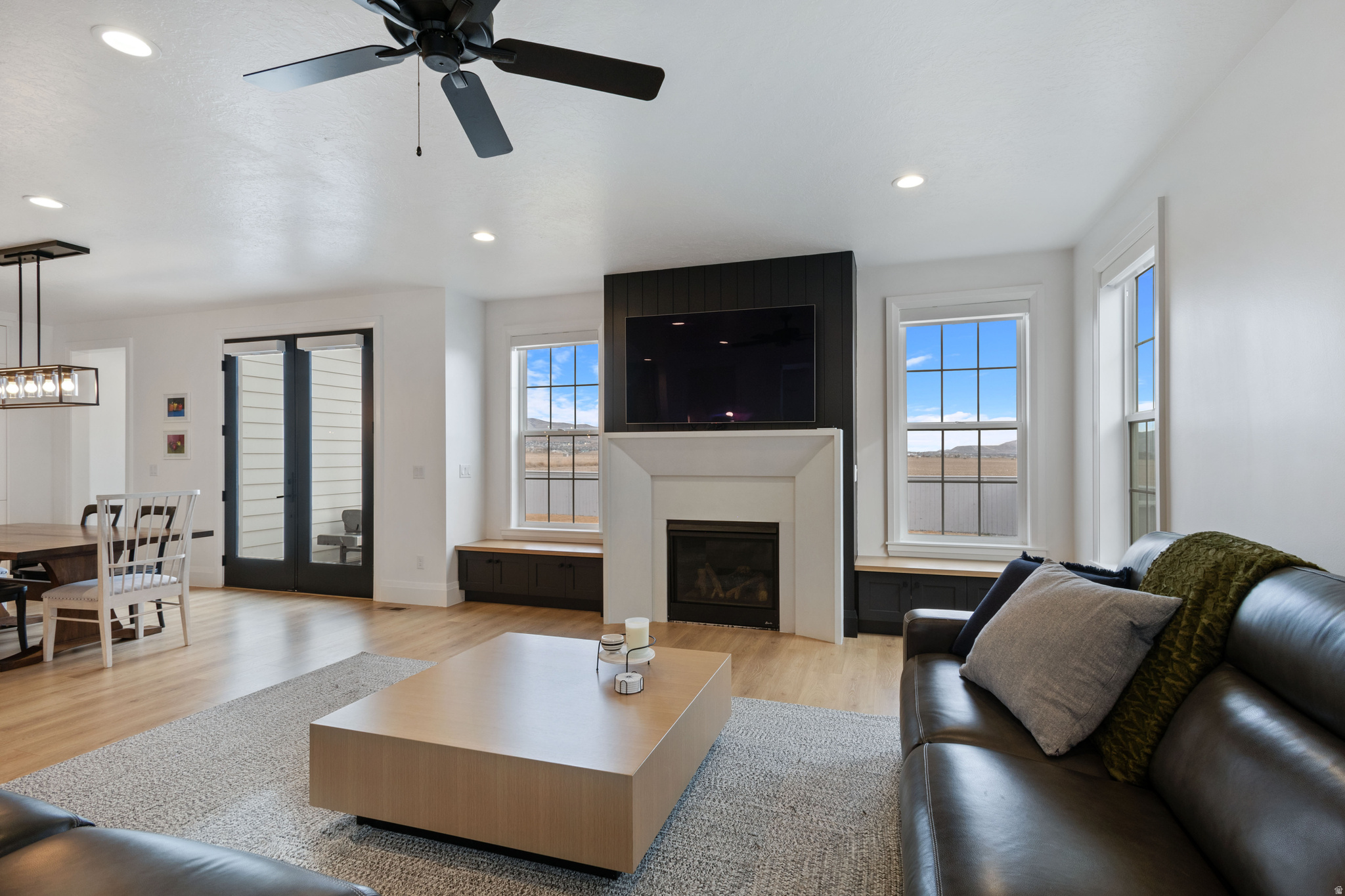 BEACON POINTE - Residential