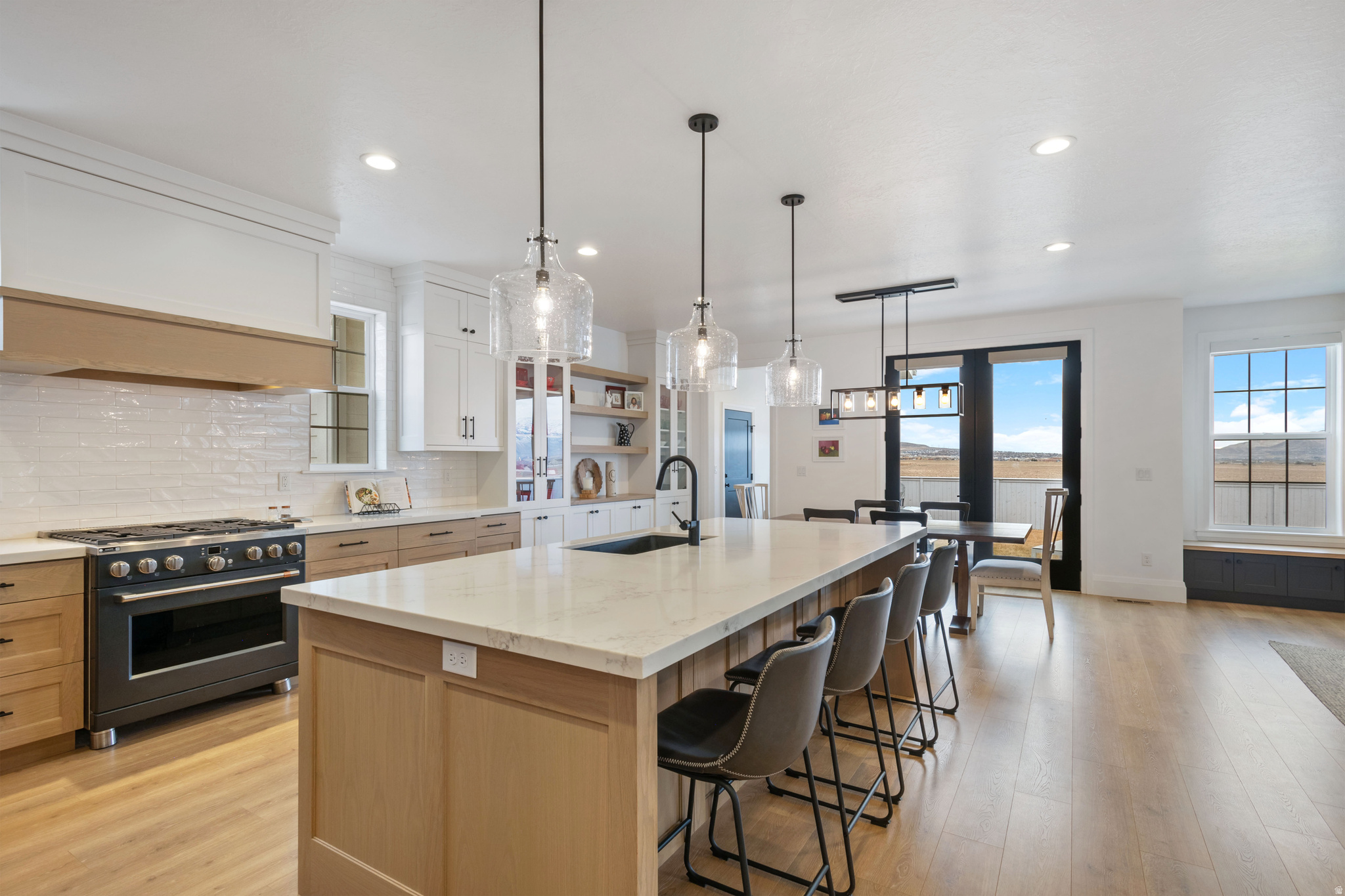 BEACON POINTE - Residential