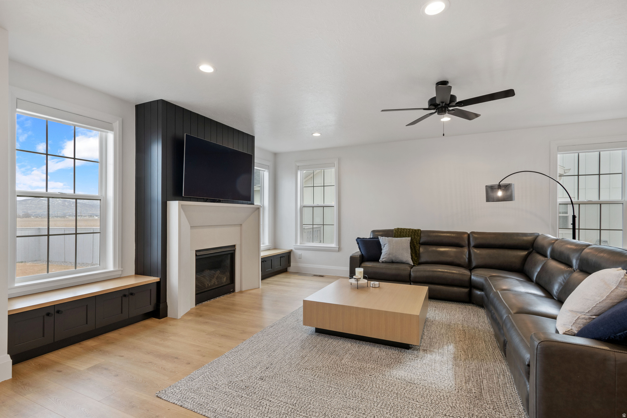 BEACON POINTE - Residential