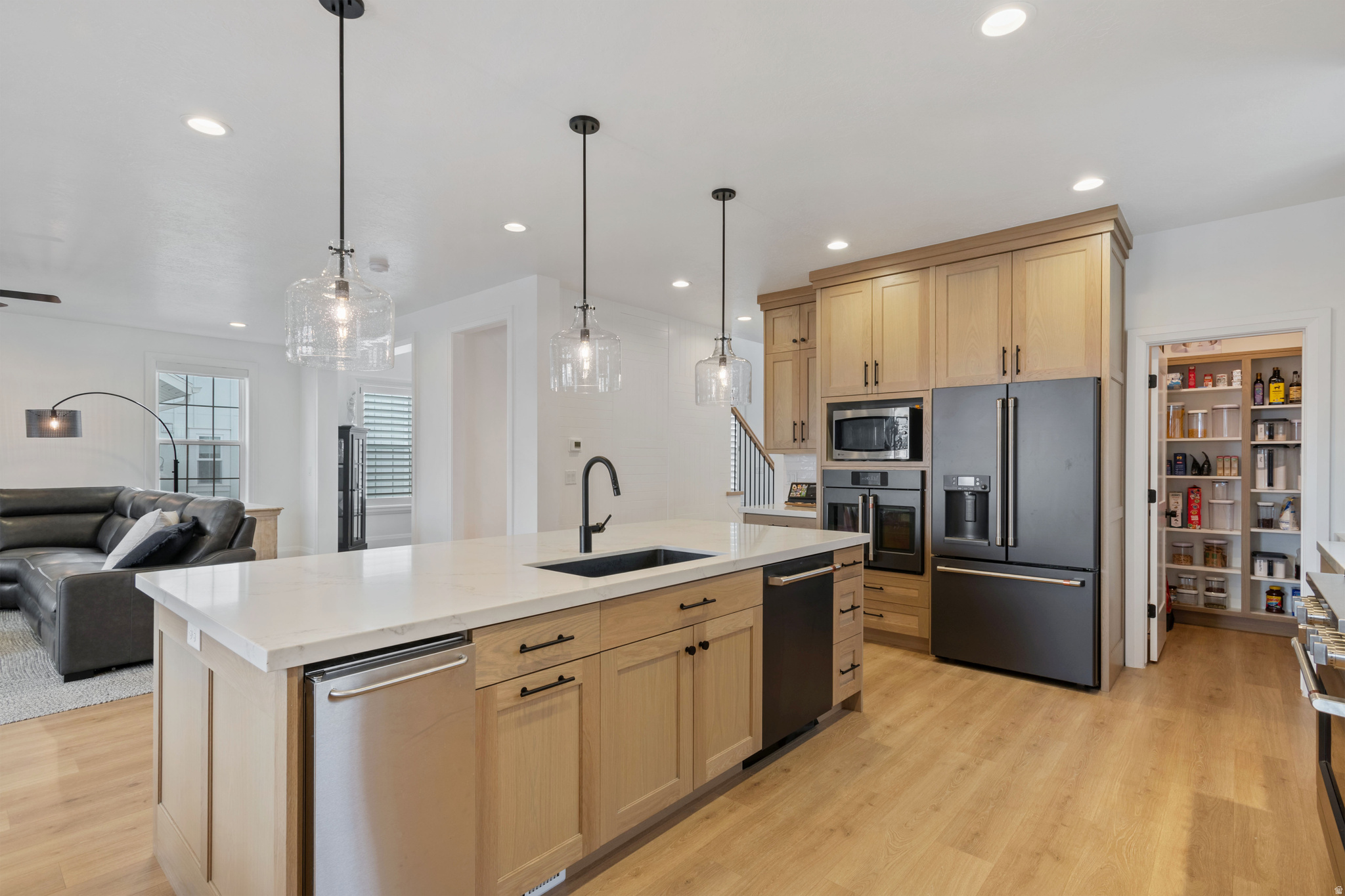 BEACON POINTE - Residential