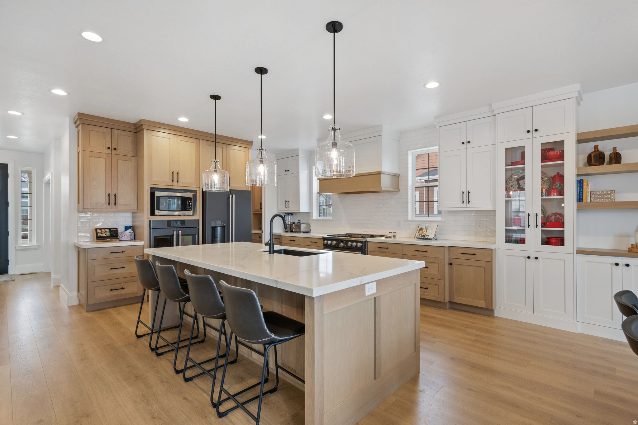 BEACON POINTE - Residential