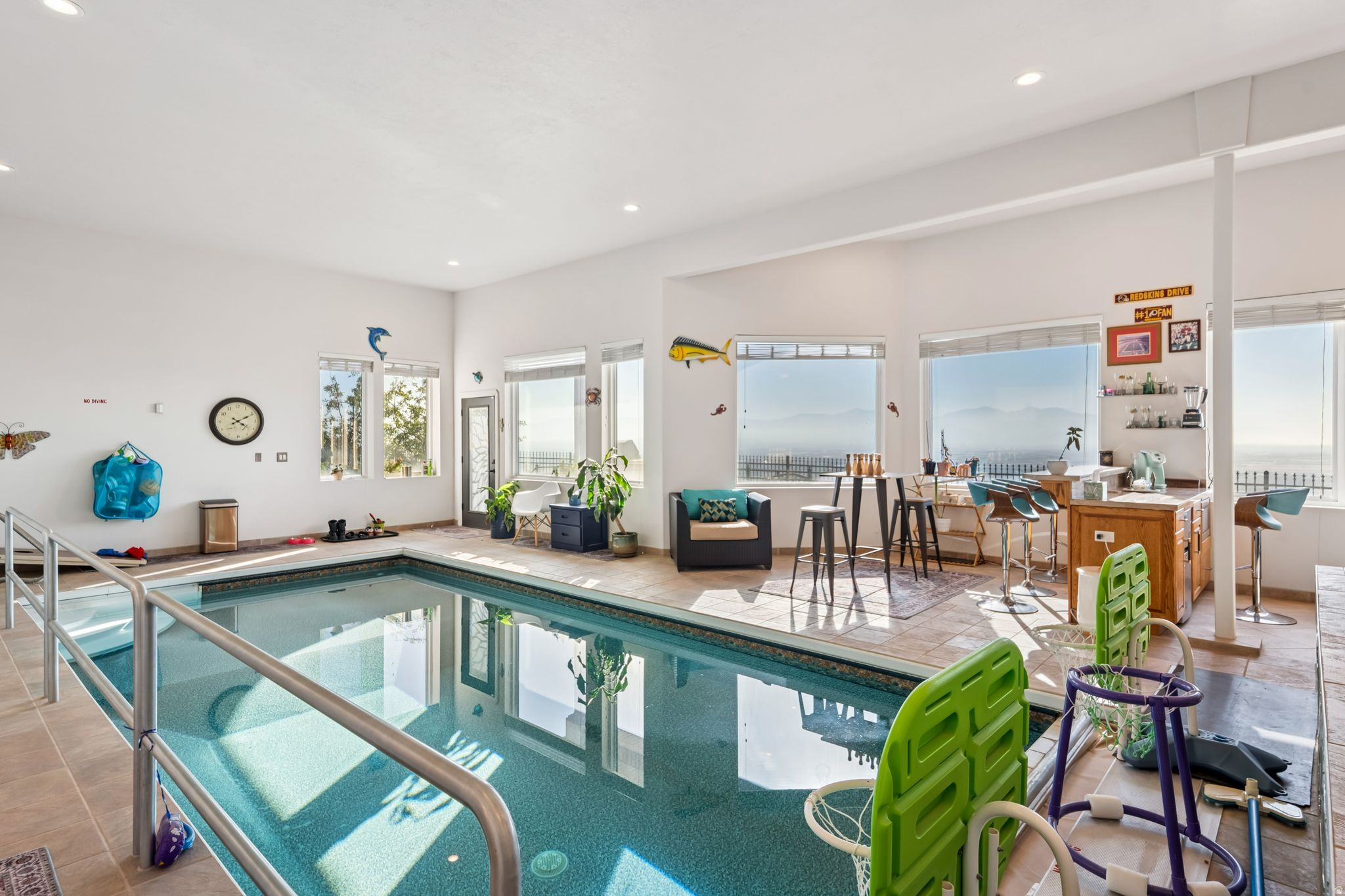 DORCHESTER POINTE - Residential