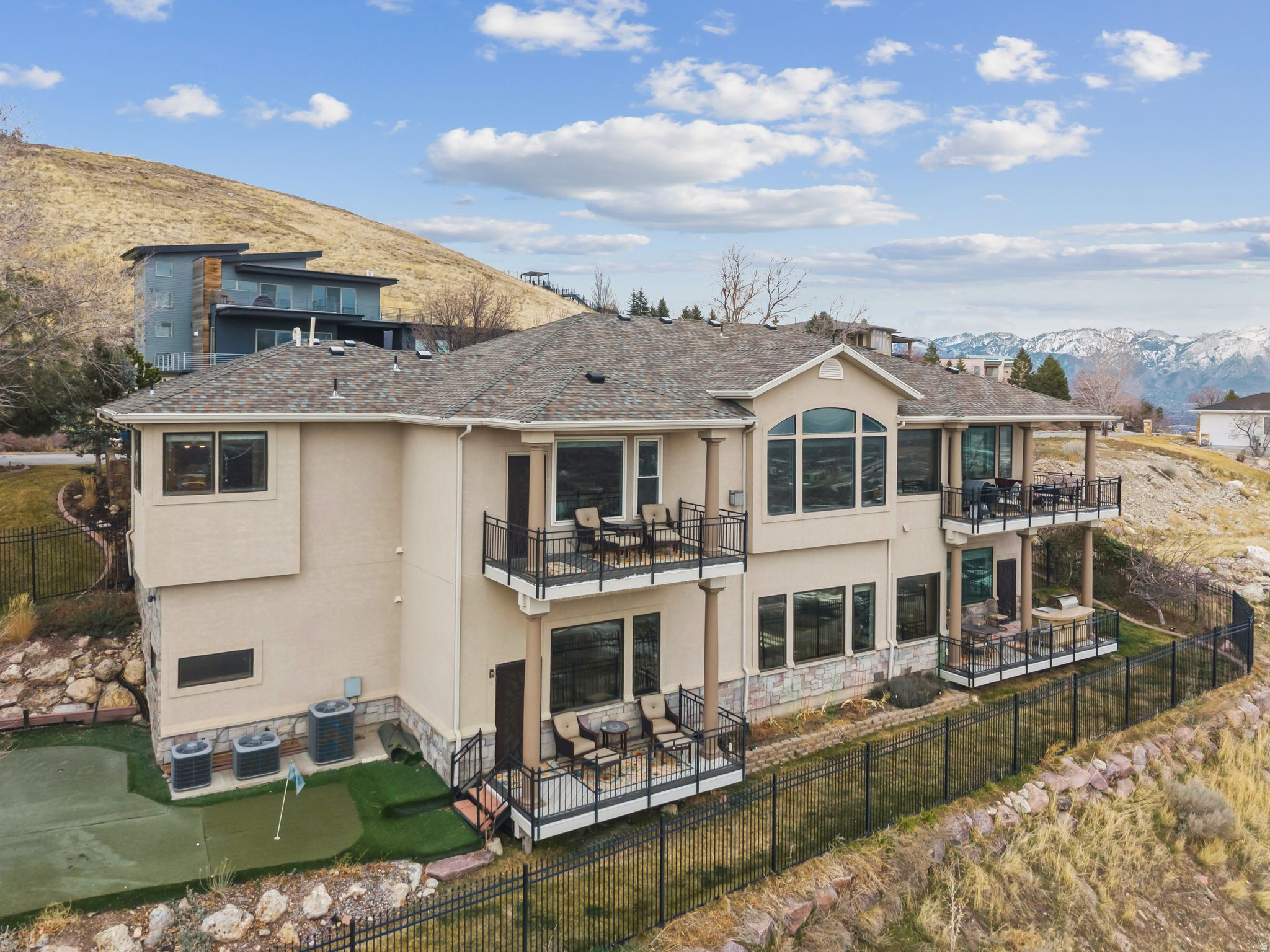 DORCHESTER POINTE - Residential