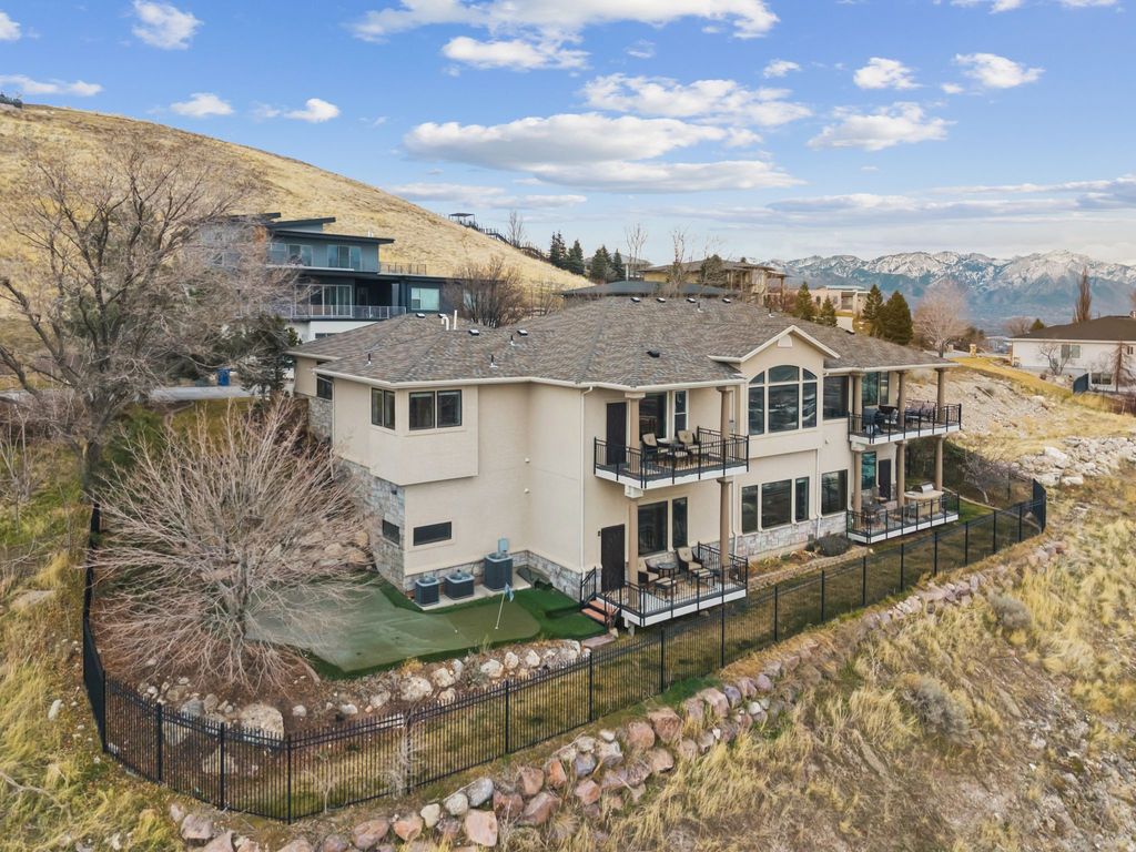 Photo of 941 N SANDHURST DR E, Salt Lake City, UT 84103 (MLS # 2137977)