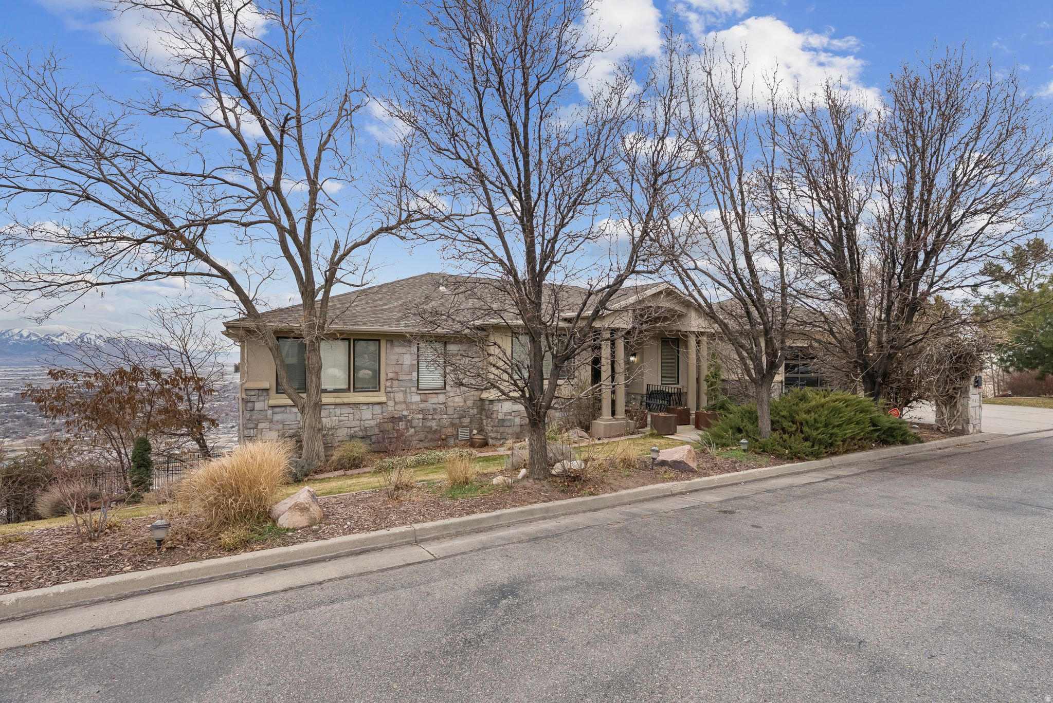 DORCHESTER POINTE - Residential