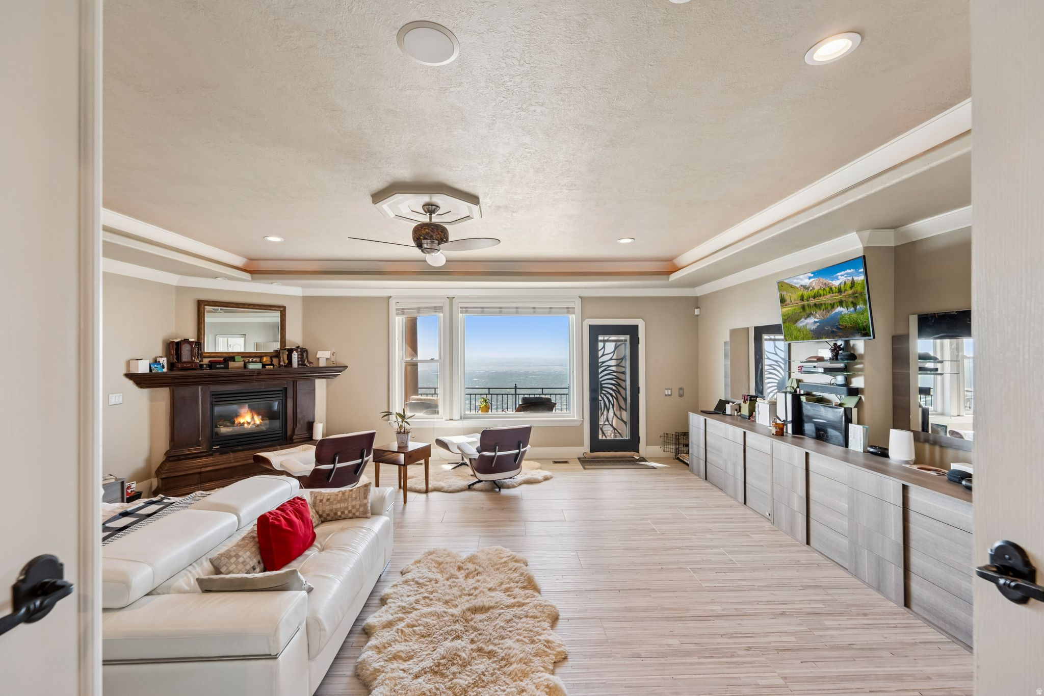 DORCHESTER POINTE - Residential