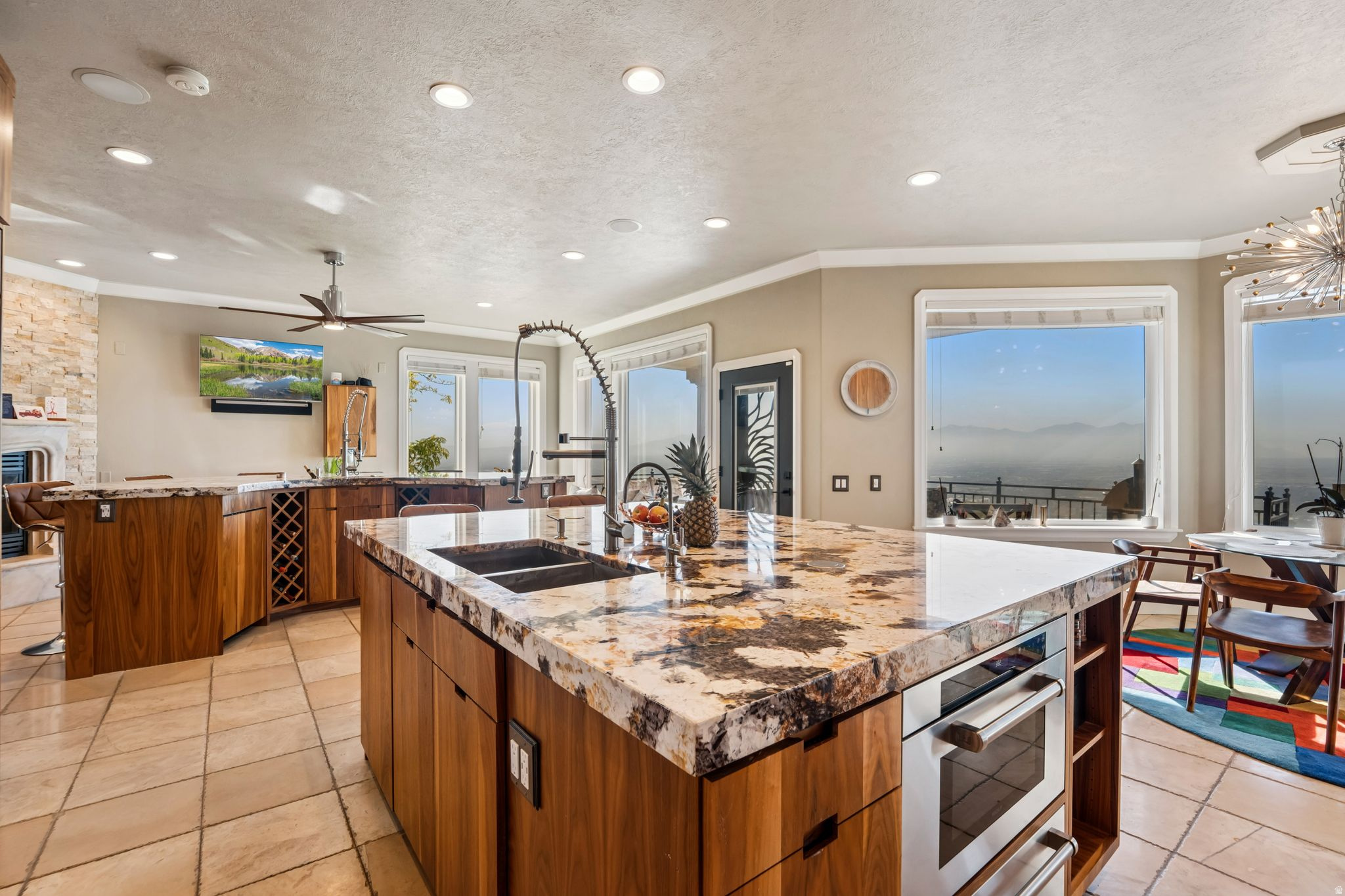 DORCHESTER POINTE - Residential