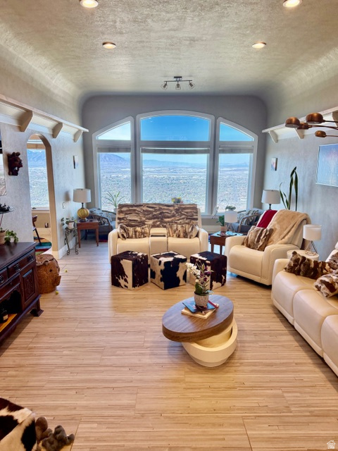 DORCHESTER POINTE - Residential