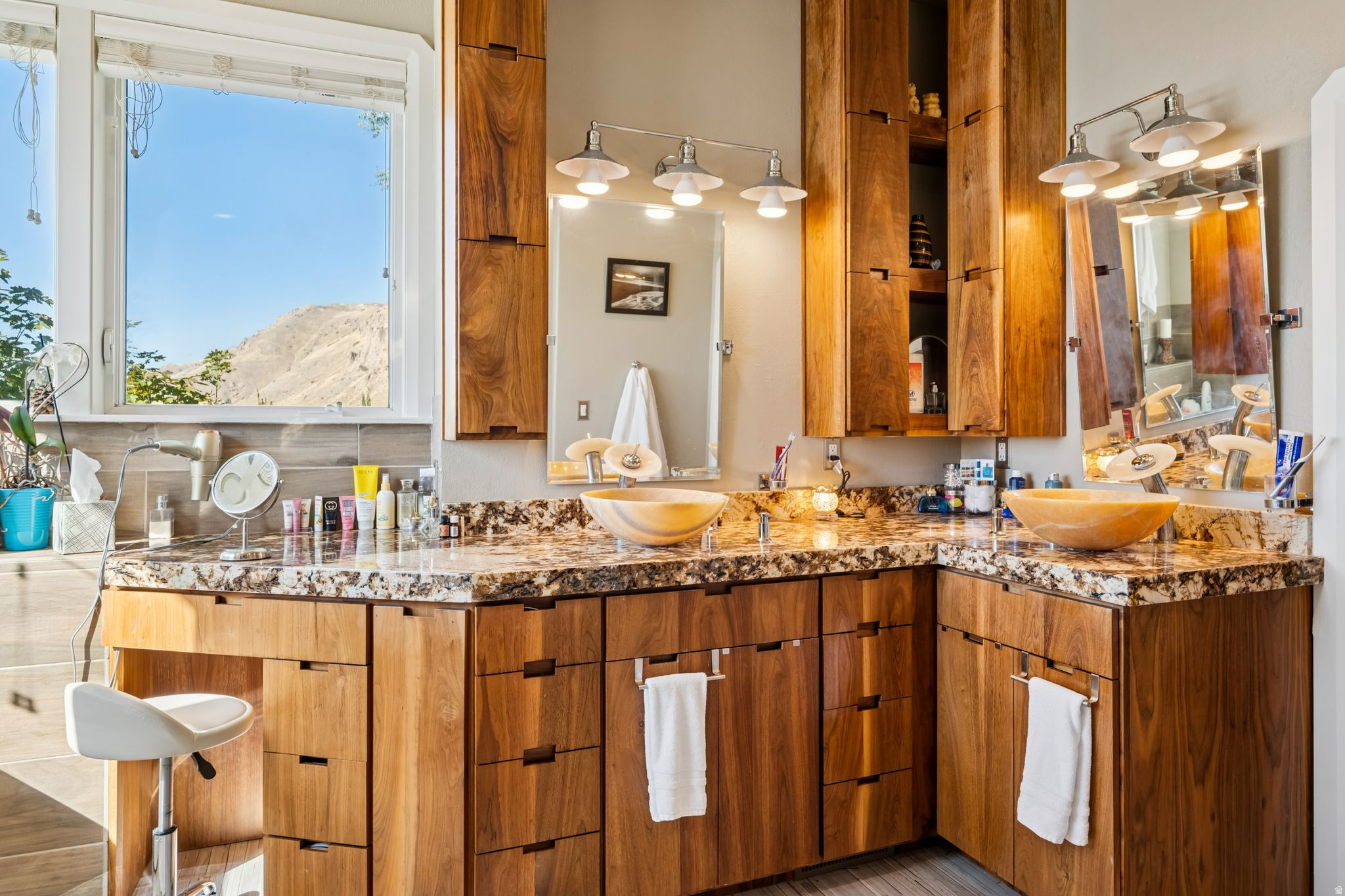 DORCHESTER POINTE - Residential