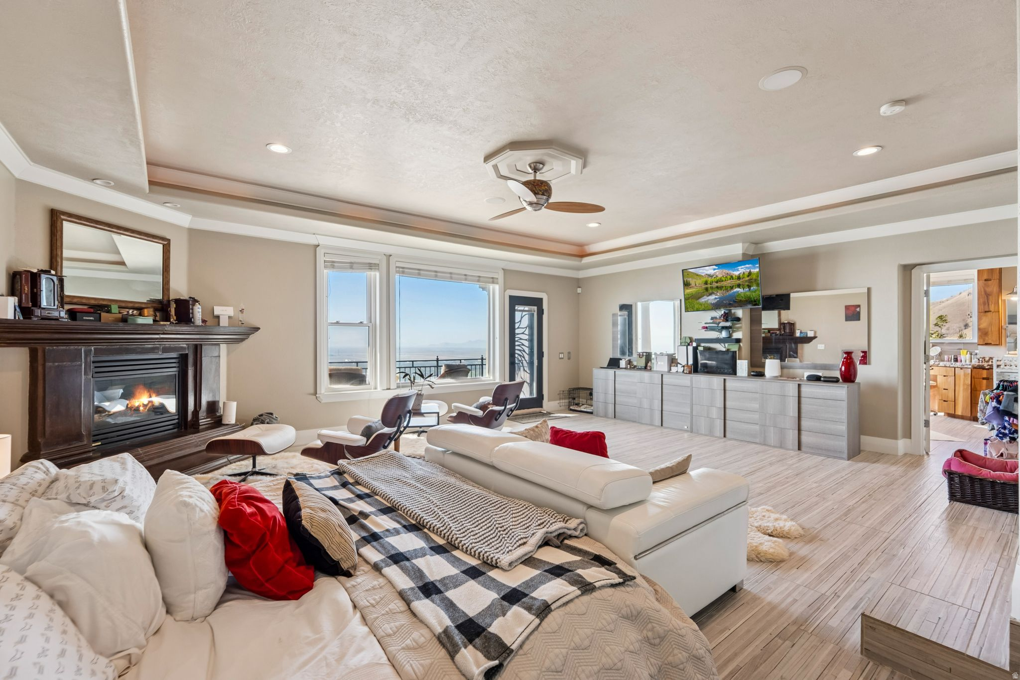 DORCHESTER POINTE - Residential