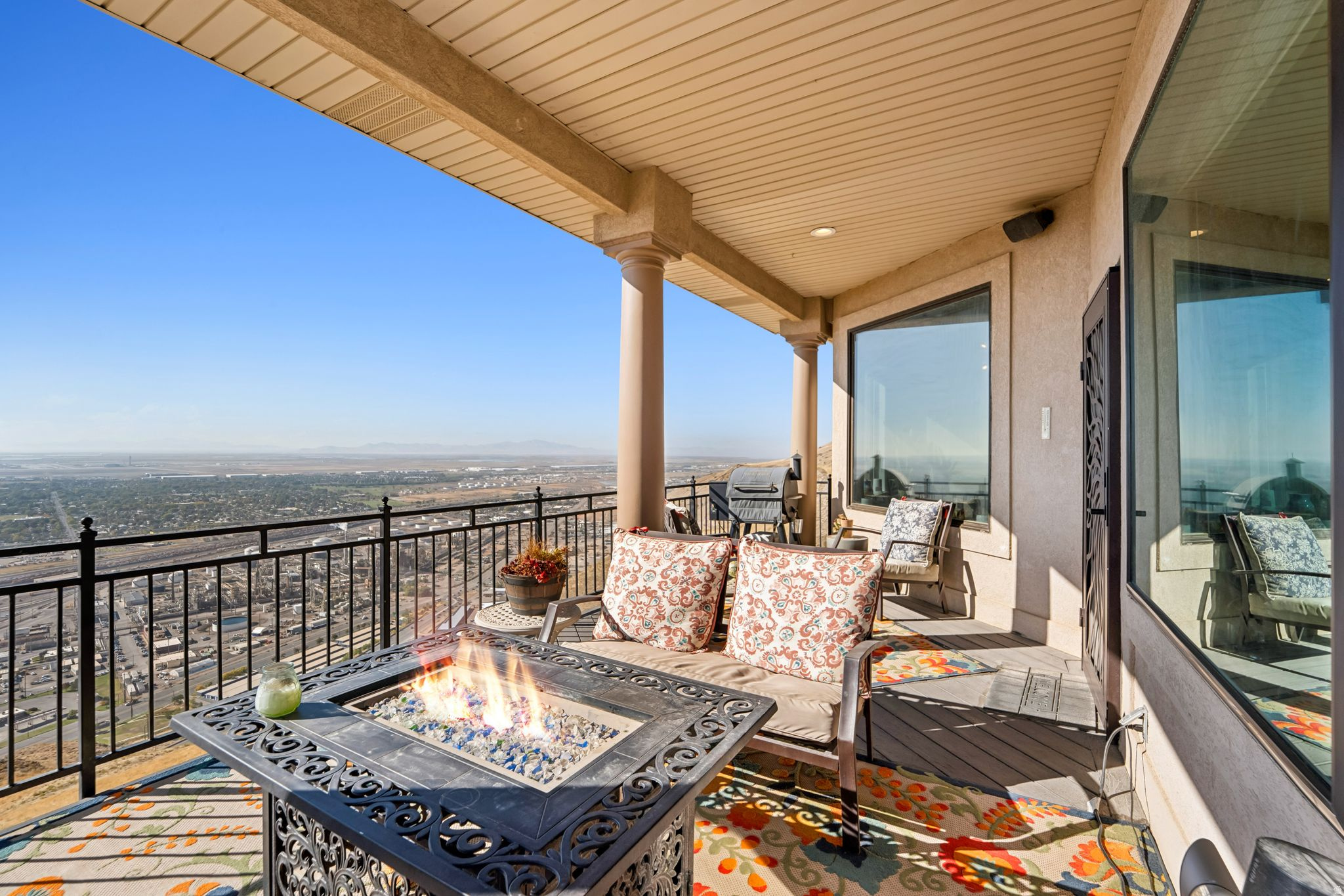 DORCHESTER POINTE - Residential