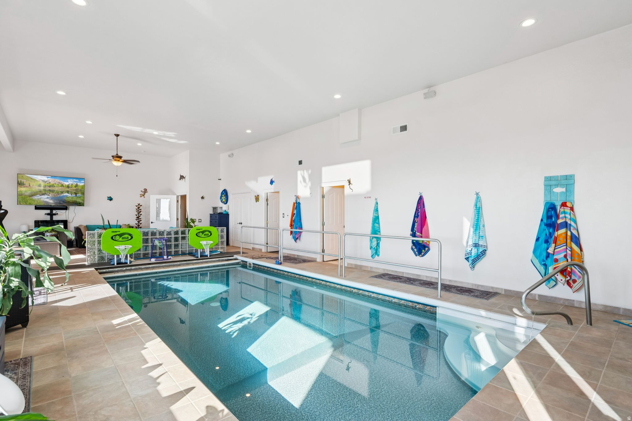 DORCHESTER POINTE - Residential