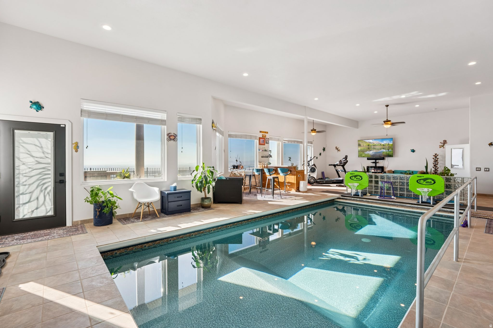 DORCHESTER POINTE - Residential