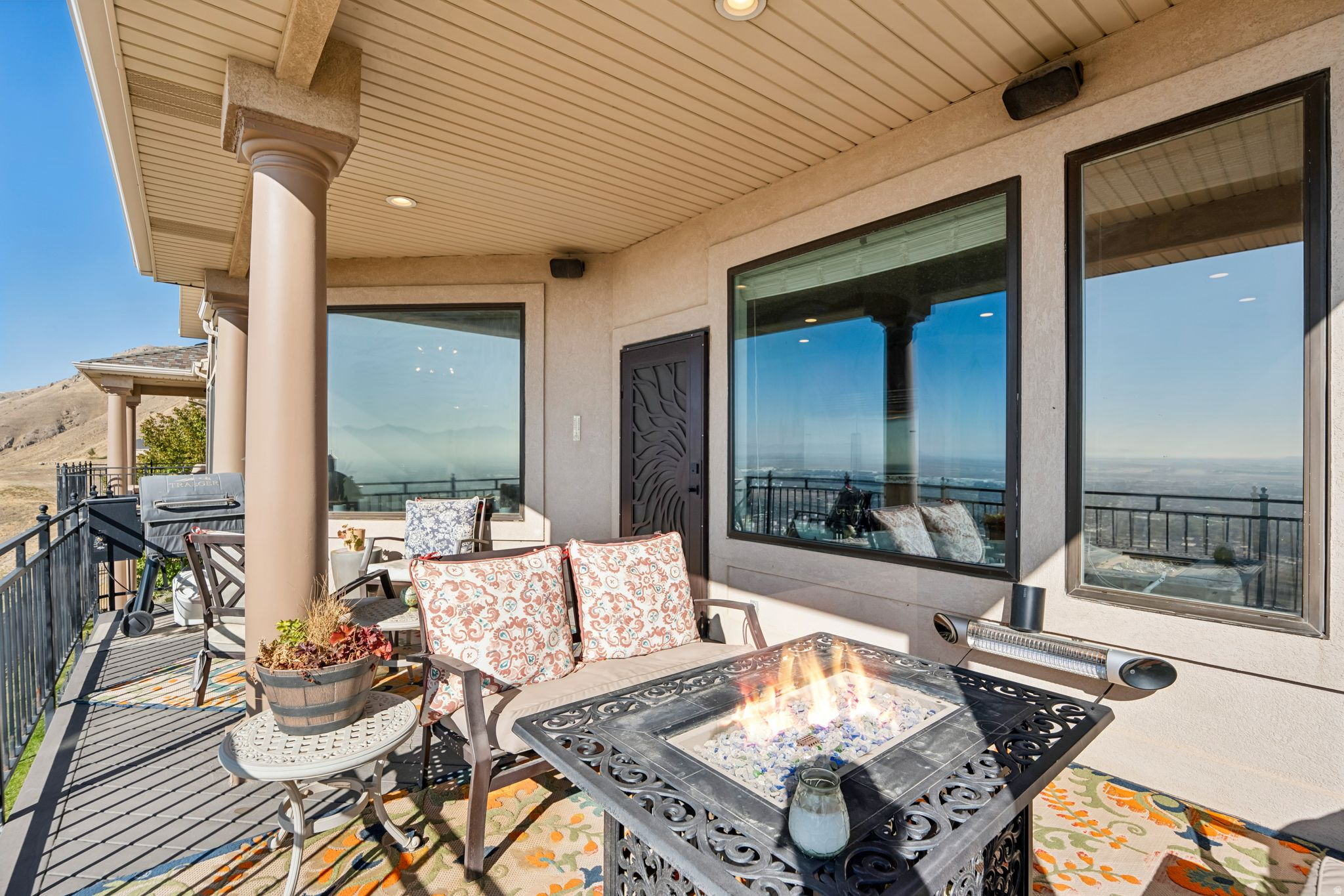 DORCHESTER POINTE - Residential