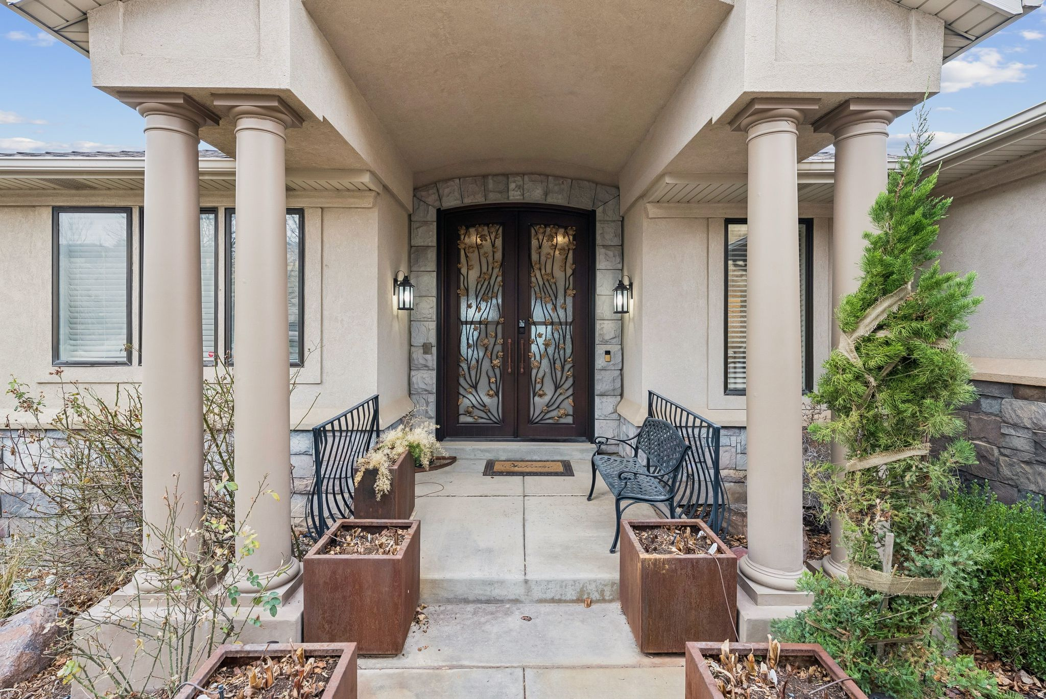 DORCHESTER POINTE - Residential