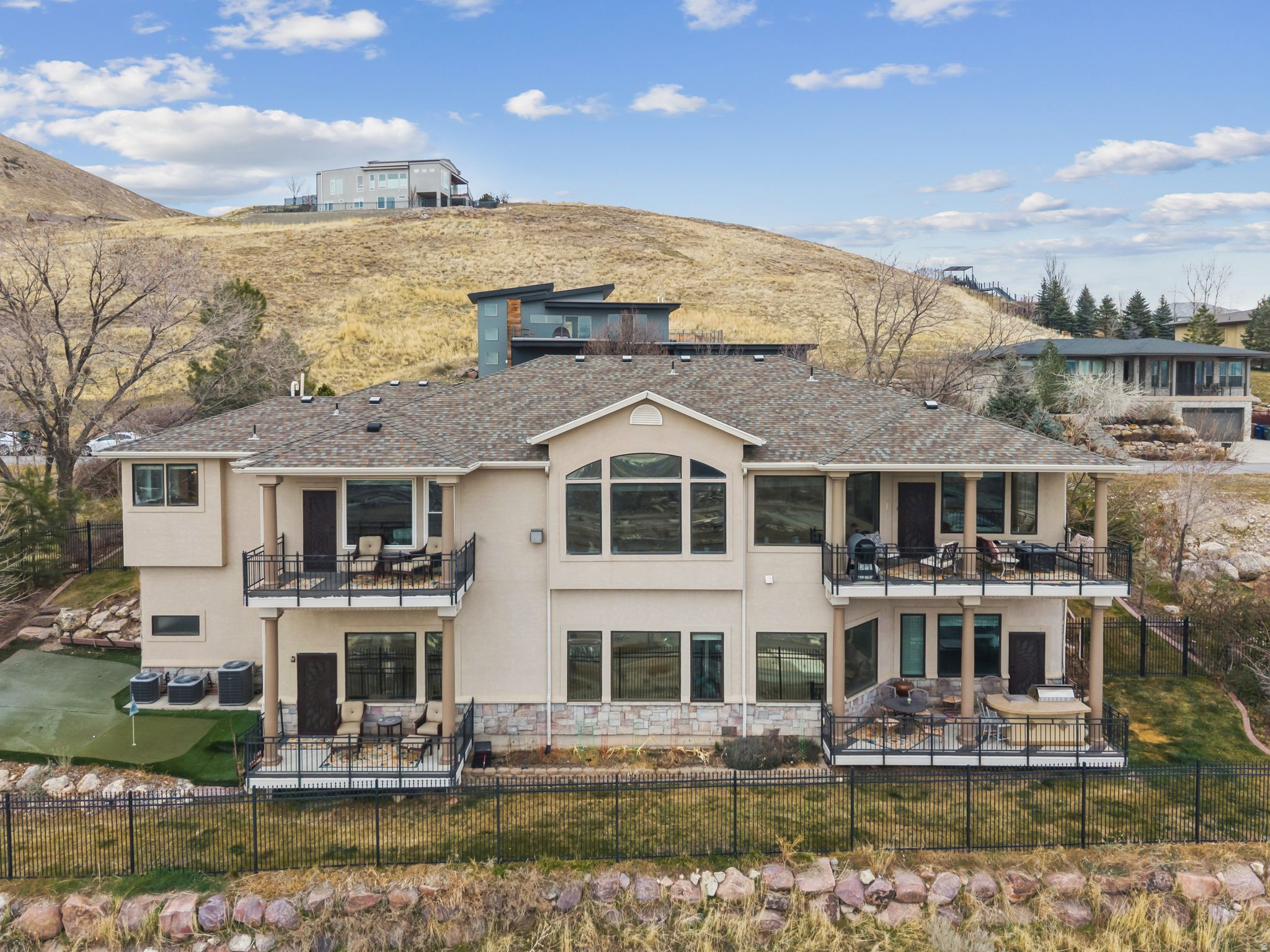 DORCHESTER POINTE - Residential