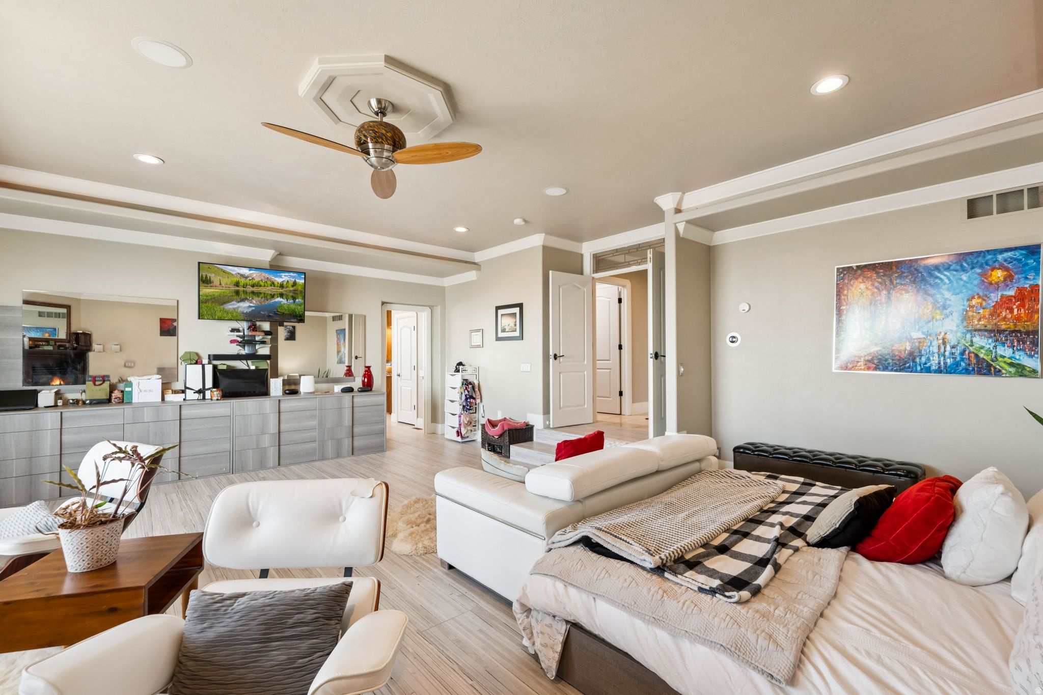 DORCHESTER POINTE - Residential