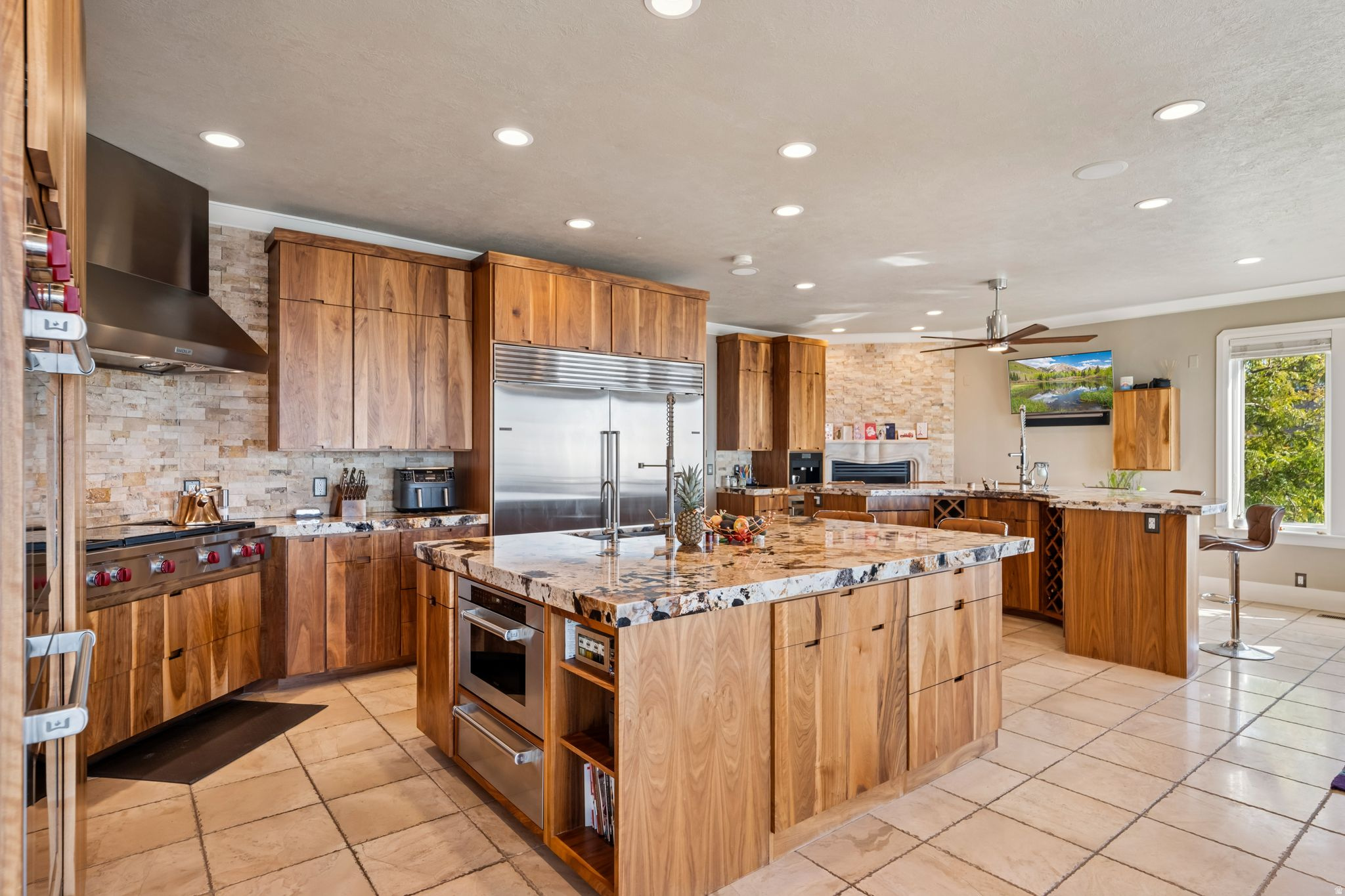 DORCHESTER POINTE - Residential