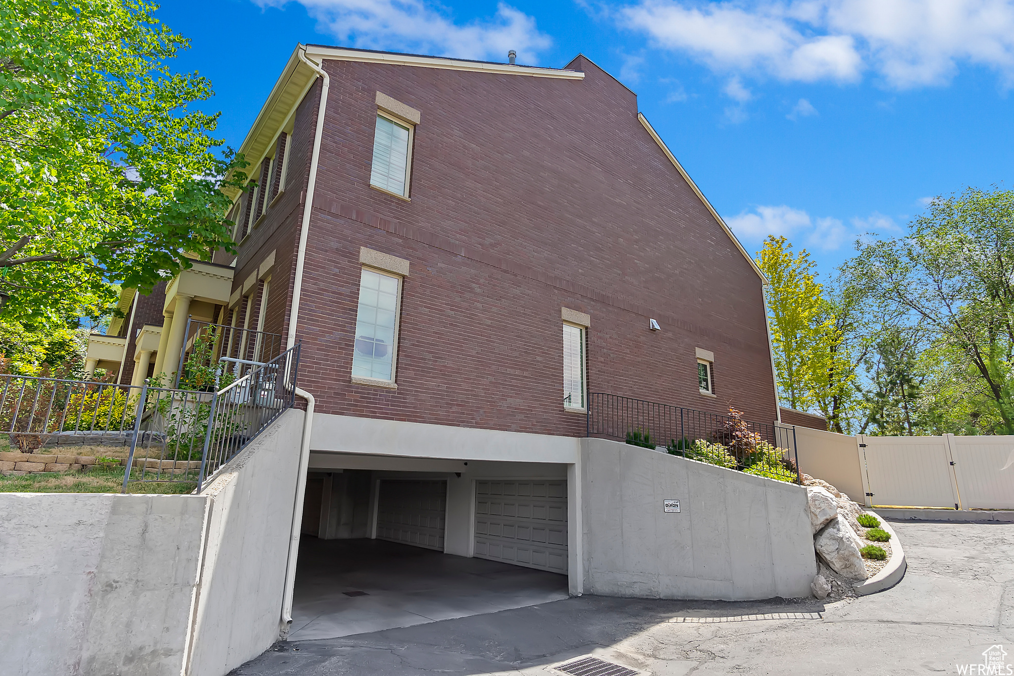 HILLTOP PARK - Residential