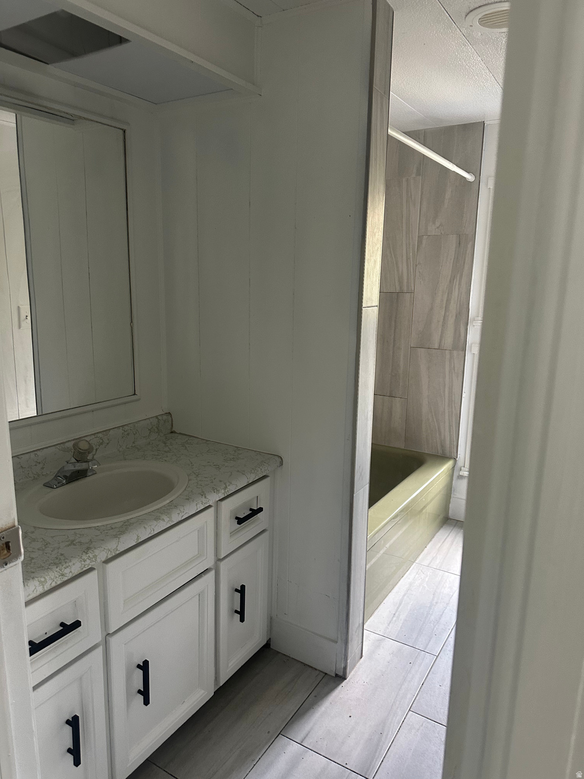 COUNTRY CLUB - Residential