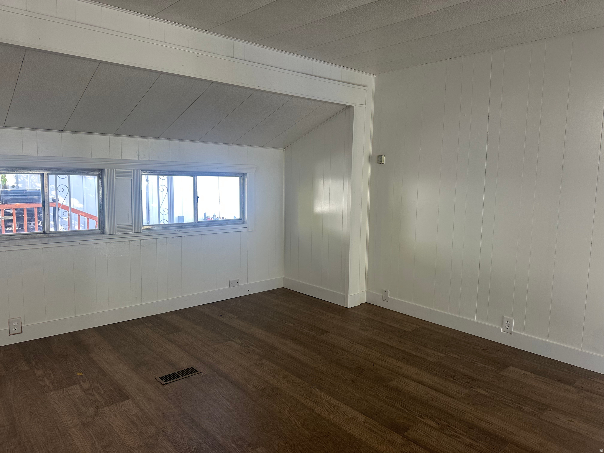 COUNTRY CLUB - Residential