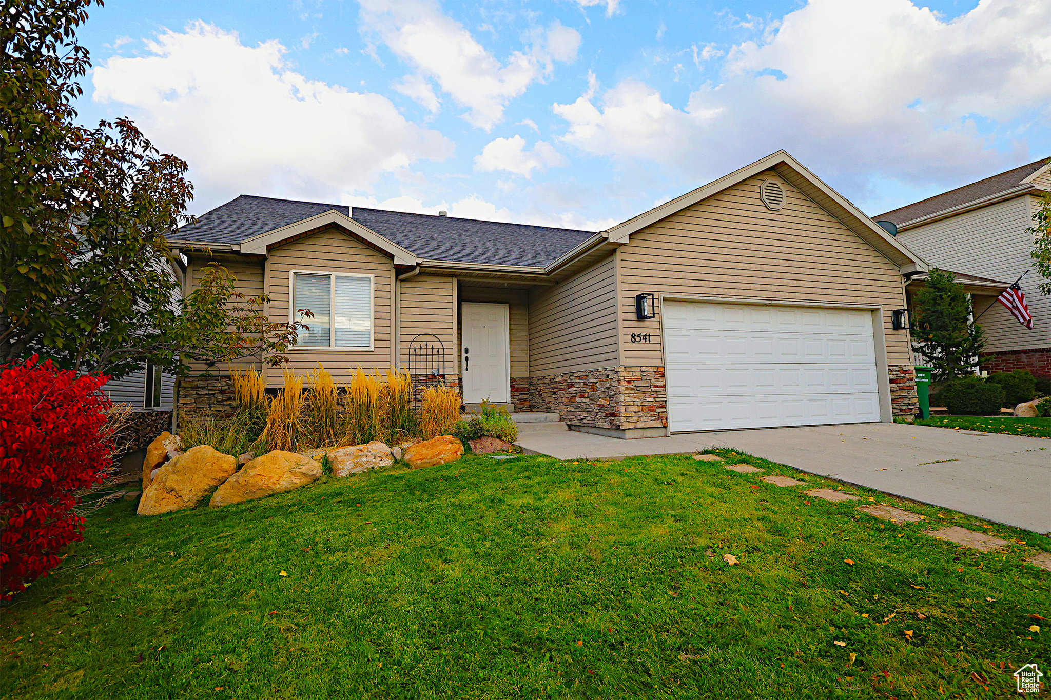 8541 S Burnt Oak Dr, West Jordan, Utah image 1