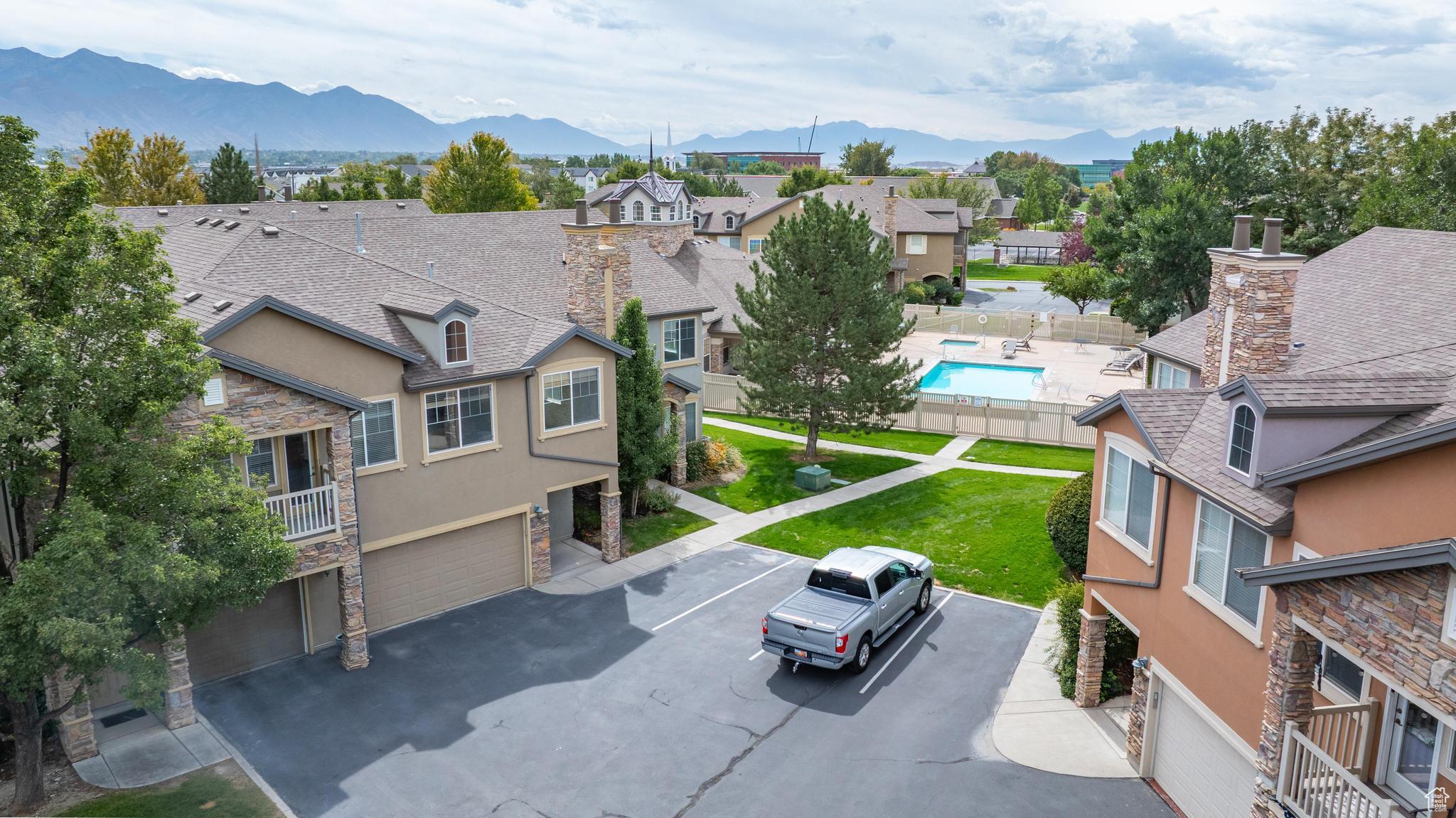 PEMBERLEY - Residential