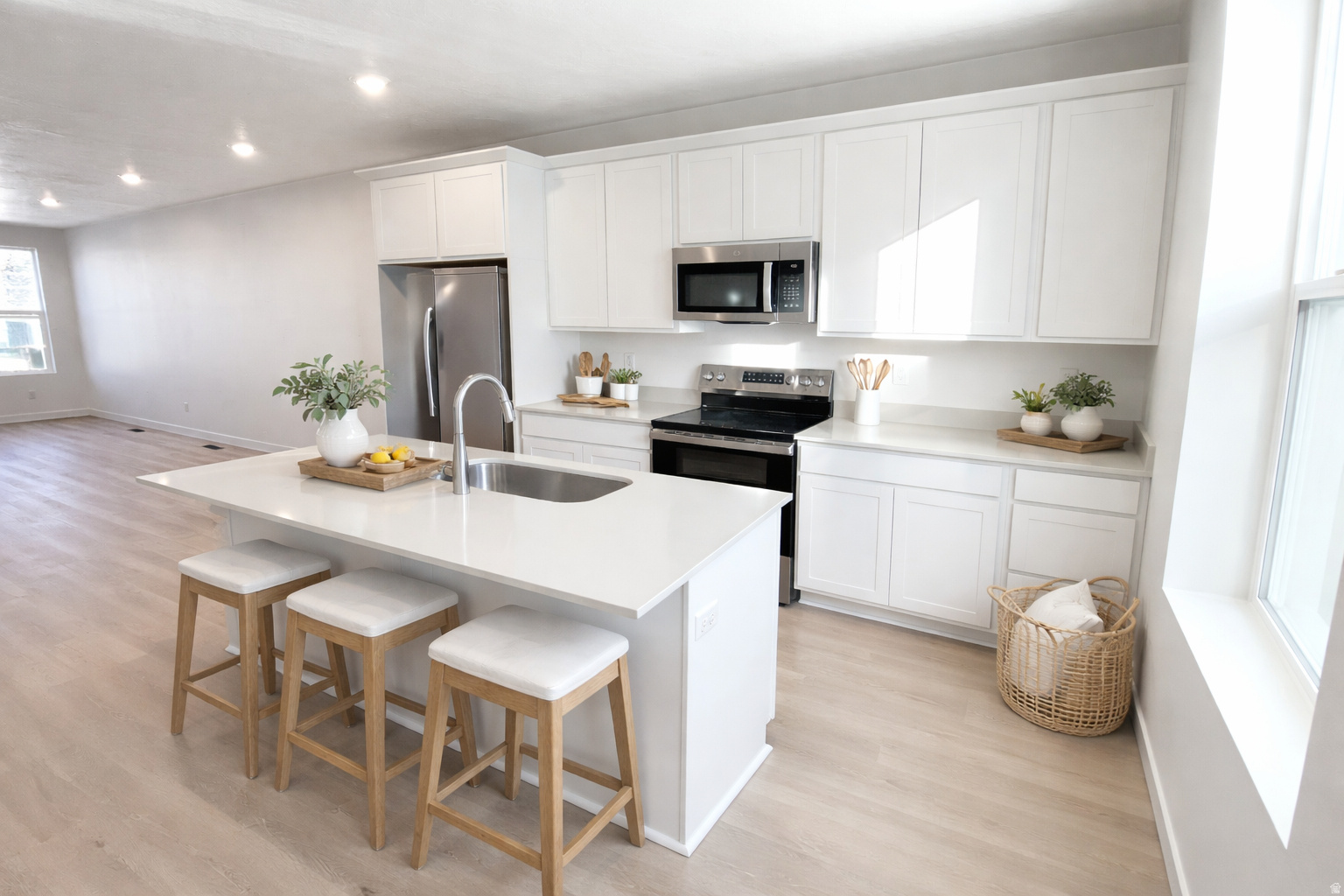 BEACON POINTE - Residential