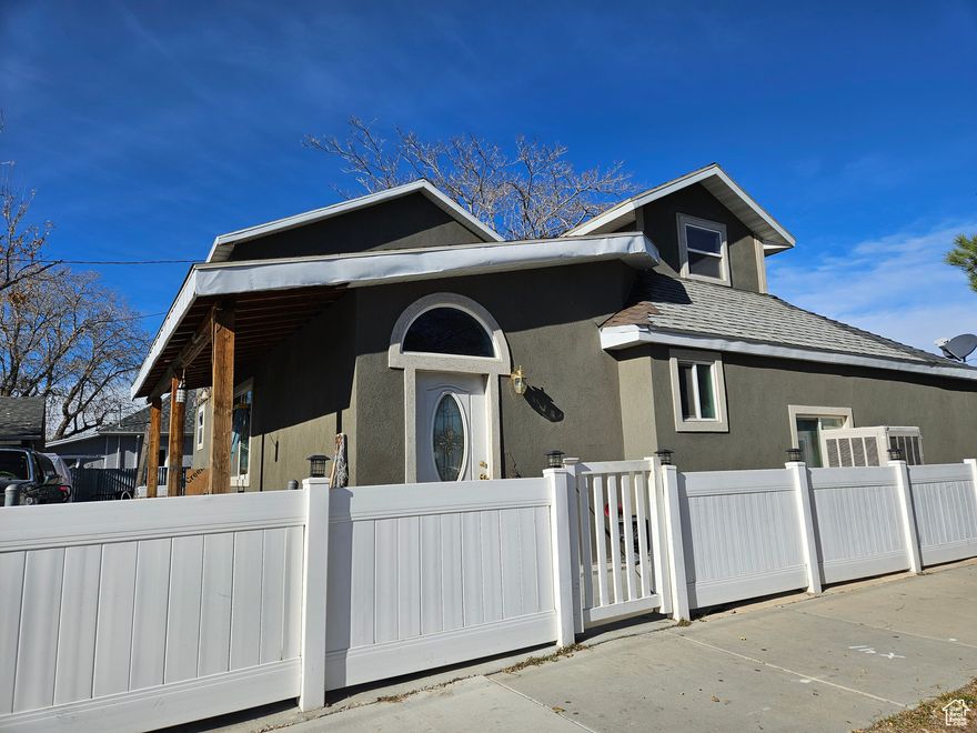 A SINGLE FAMILY STUCCO BUNGALOW THAT FEATURES 5 BEDROOMS, 3 FULL BATH AND MORE. HOME CLOSE TO SALT LAKE CITY DOWNTOWN, SHOPPING CENTERS, RESTAURANTS AND MORE.. YOU MUST SEE THIS PROPERTY. Sq ft per county records. Buyer to verify all information provided.