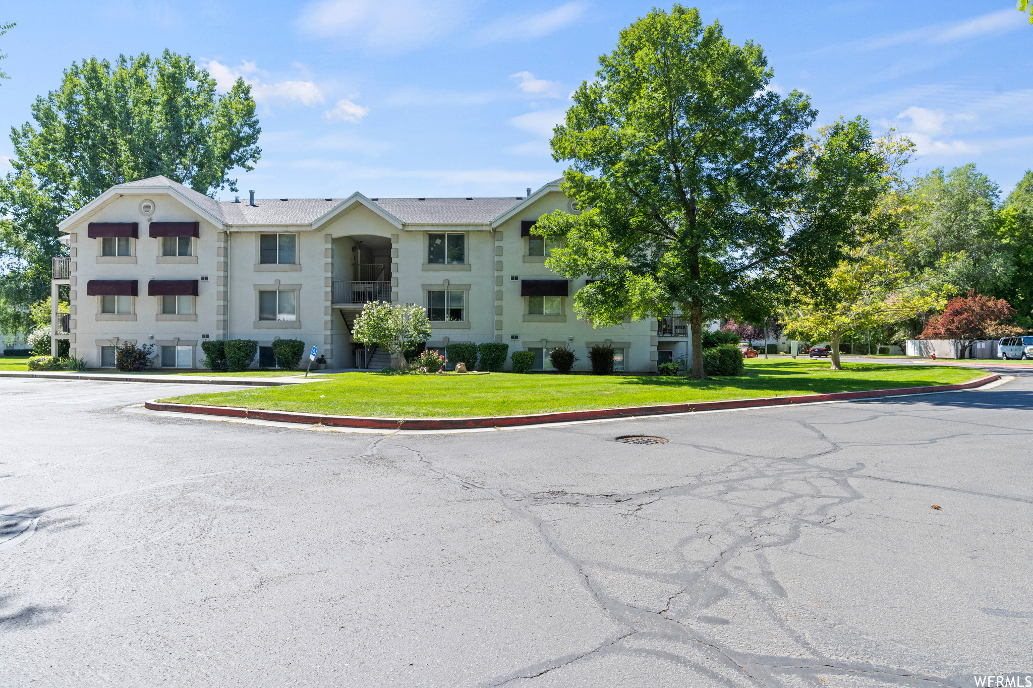 FRANKLIN PARK CONDO - Residential