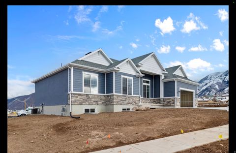 Photo of 640 S 175 E, Hyde Park, UT 84318 (MLS # 2135489)