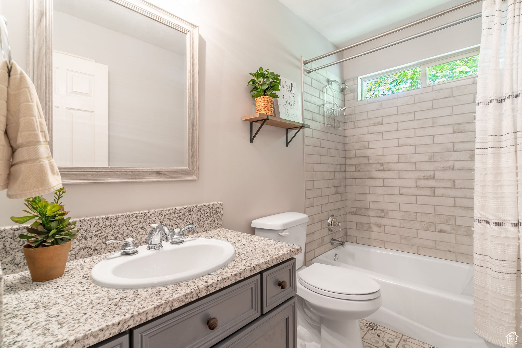 BOYNTON ESTATES - Residential