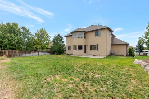 Tiny photo for 2087 E EAGLE CREST DRIVE DR S, Draper (UT Cnty), UT 84020 (MLS # 2106866)