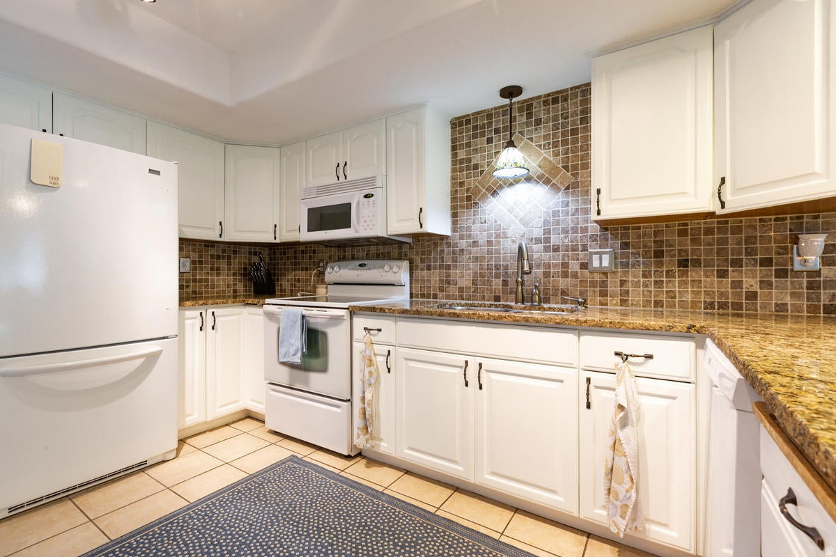 ALPHA TOWNHOMES - Residential