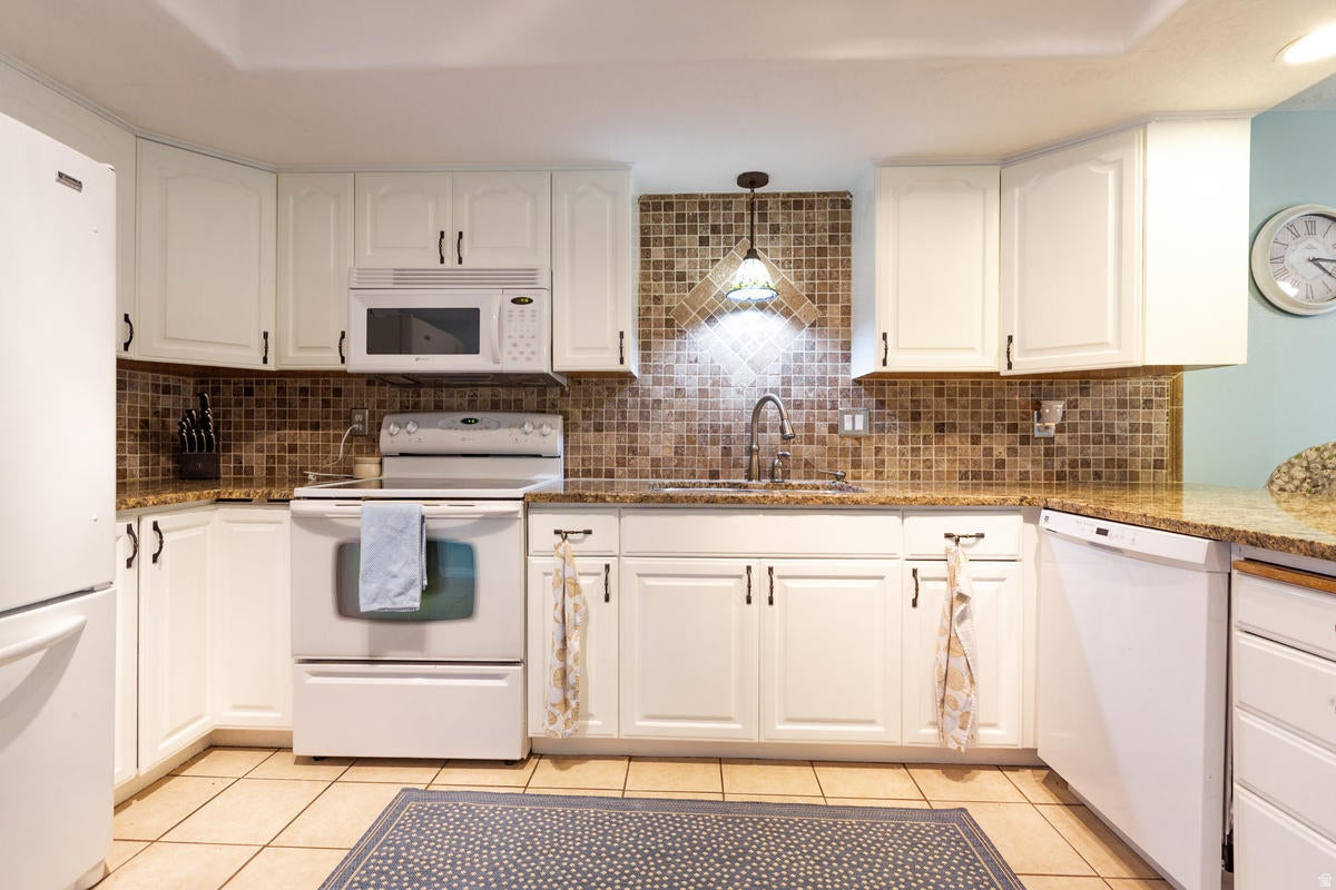 ALPHA TOWNHOMES - Residential