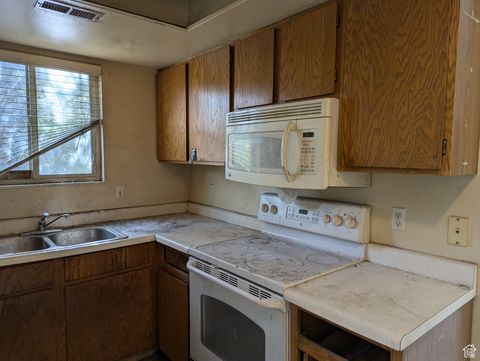 Tiny photo for 955 E CREEKHILL LN #31, Midvale, UT 84047 (MLS # 2117098)