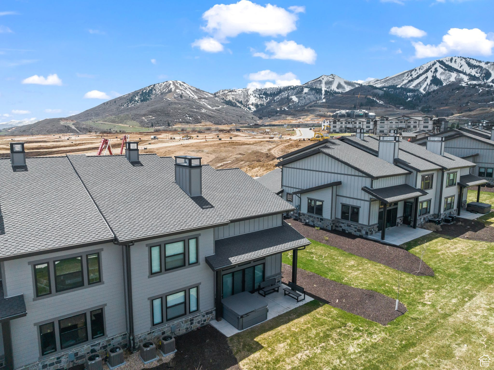 Heber City, Utah 84032, United States, 4 Bedrooms Bedrooms, ,4 BathroomsBathrooms,Residential,Pending,59021