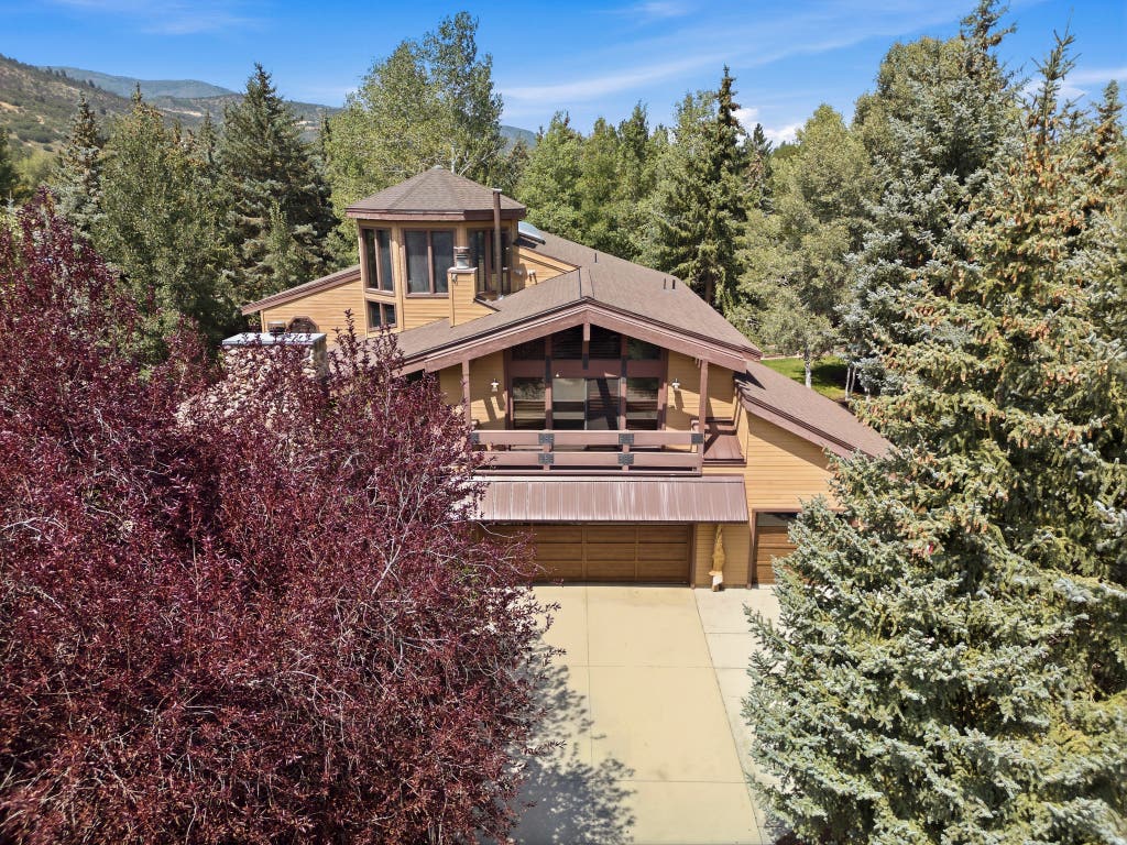 Photo of 1401 WILLOW LN, Park City, UT 84098 (MLS # 2177768)