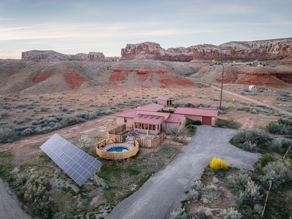 Photo of 16 W COBBLE LN, Bluff, UT 84512 (MLS # 2145952)