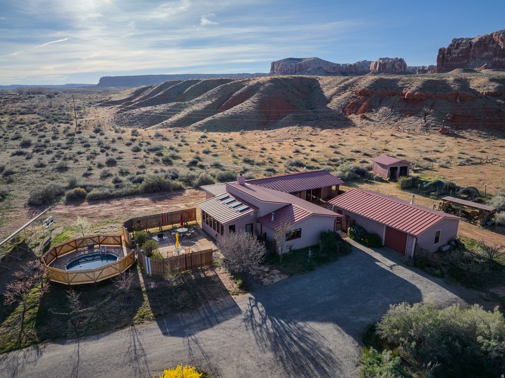 Photo of 16 W COBBLE LN, Bluff, UT 84512 (MLS # 2145952)