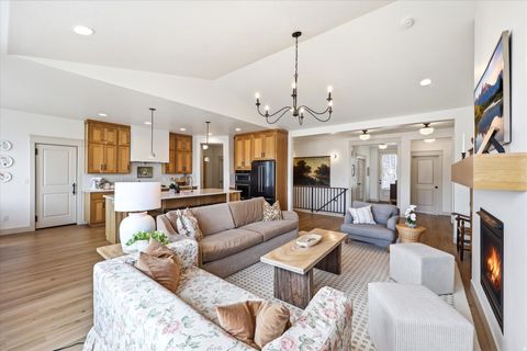 Tiny photo for 283 N 500 W, Mapleton, UT 84664 (MLS # 2152093)