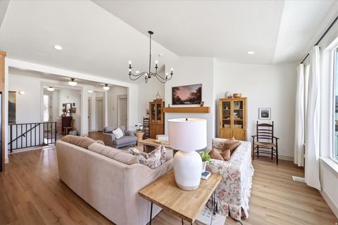 Tiny photo for 283 N 500 W, Mapleton, UT 84664 (MLS # 2152093)