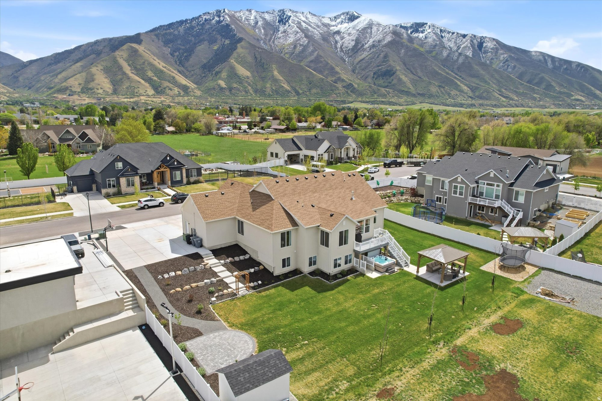 WHITING FARMS - Residential