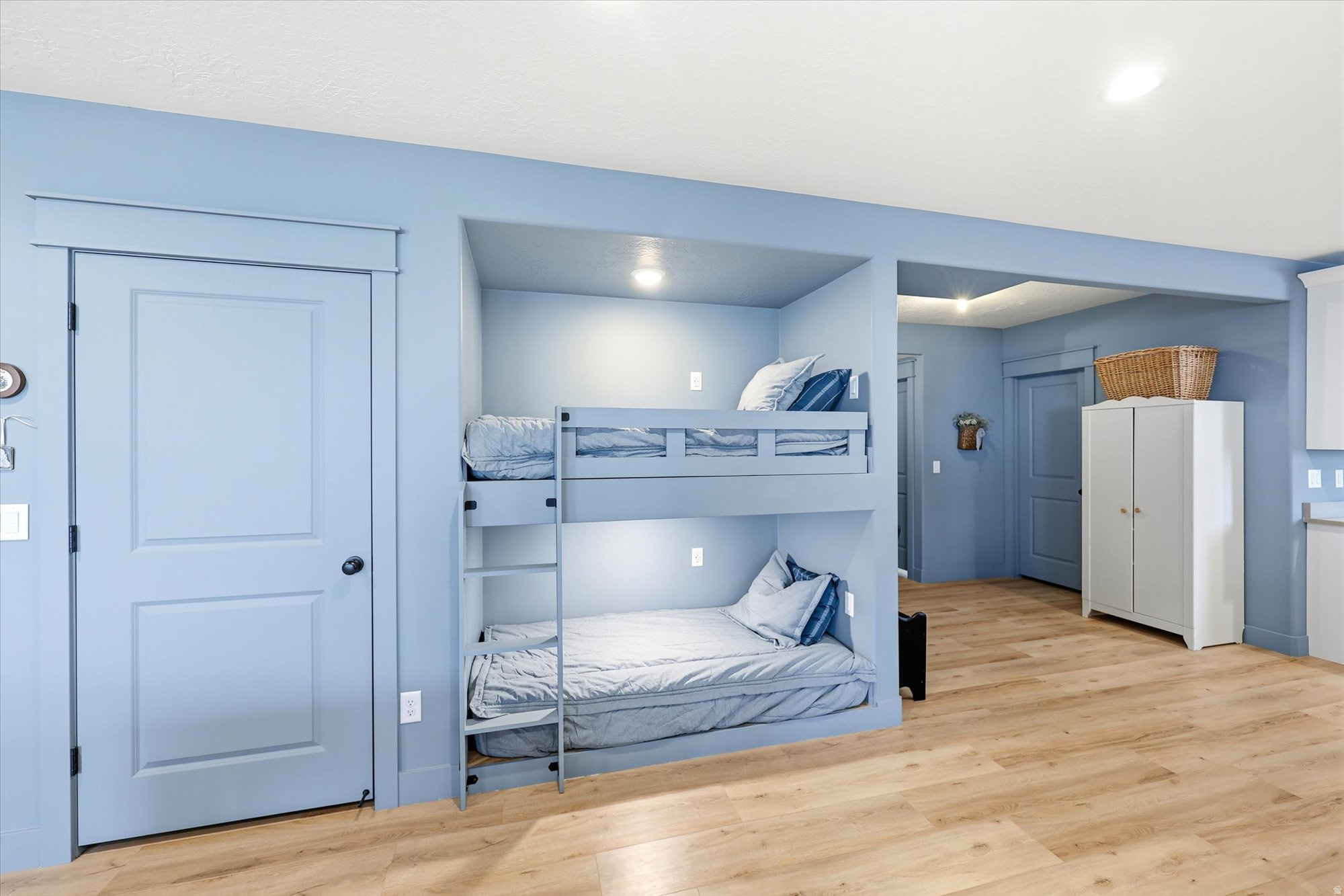 WHITING FARMS - Residential