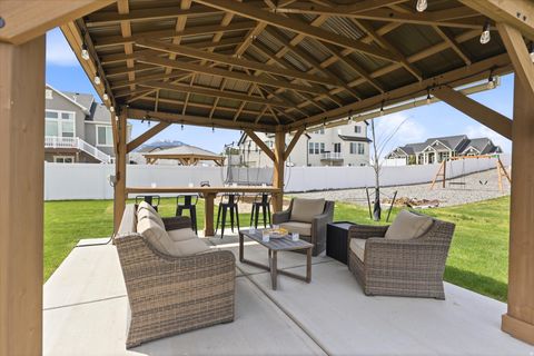 Tiny photo for 283 N 500 W, Mapleton, UT 84664 (MLS # 2152093)