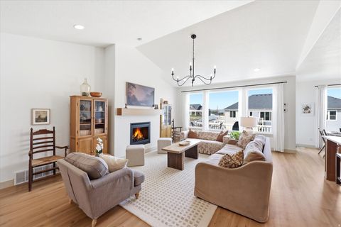 Tiny photo for 283 N 500 W, Mapleton, UT 84664 (MLS # 2152093)