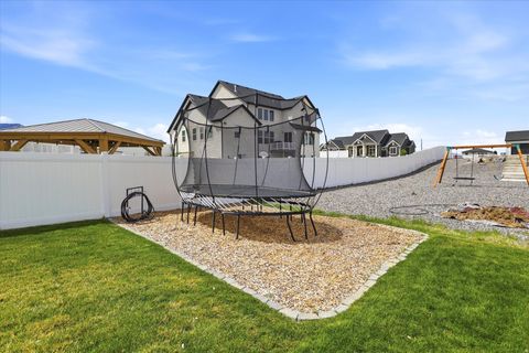 Tiny photo for 283 N 500 W, Mapleton, UT 84664 (MLS # 2152093)